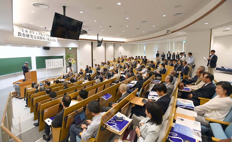 大阪大 南部陽一郎ホール 豊中キャンパスに 毎日新聞