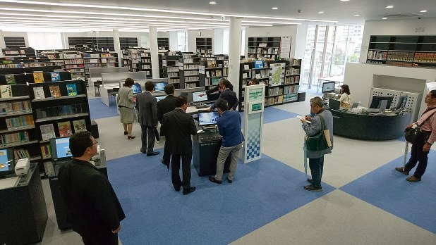 図書情報館 アンフォーレ 来月１日に開館 安城で内覧会 愛知