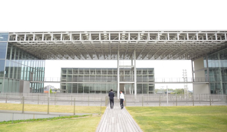 キャンパスへ行こう 埼玉県立大キャンパス 越谷 近未来的な 憩いの場 映画やｃｍ撮影など多数 埼玉 毎日新聞