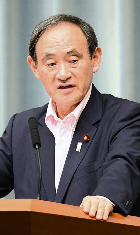 記者会見で加計学園に関する一部報道について答える菅義偉官房長官=首相官邸で5月17日、川田雅浩撮影