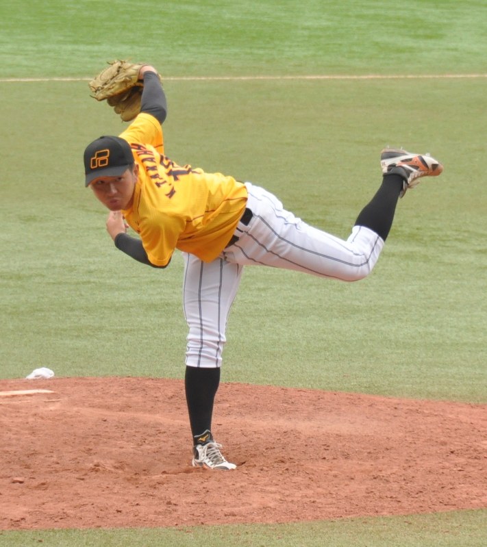 176球で完投したオールフロンティアの高橋京=ZOZOマリンで2017年6月2日午後2時24分、倉沢仁志撮影