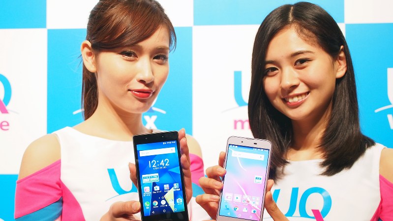 UQモバイルはシャープ「アクオスL2」(右)と京セラ「ディグノV」を発売。ワイモバイルにラインアップを近づけた