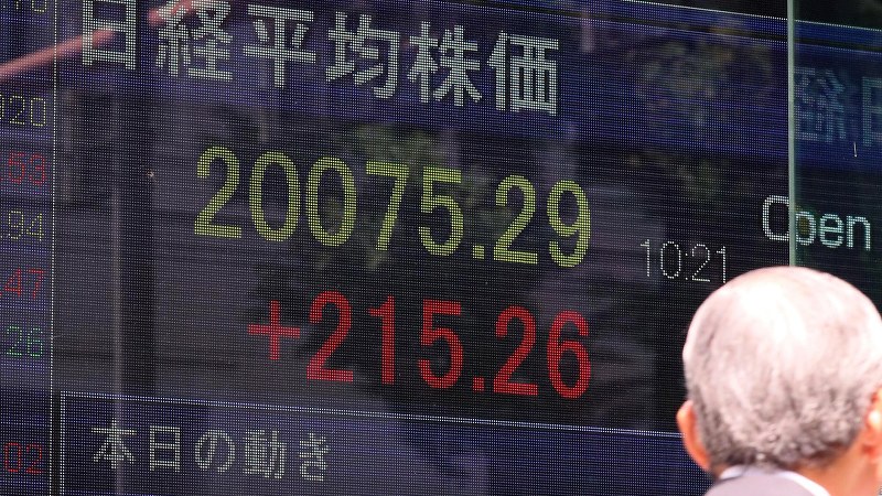日経平均株価が1年半ぶりに2万円台を回復(6月2日午前)=幾島健太郎撮影