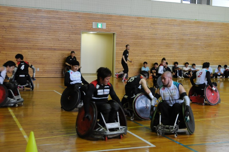 熱のこもった練習を見せたウィルチェアーラグビー日本代表=旭川市で16年7月