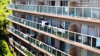 マンションバルコニーの避難用隔壁