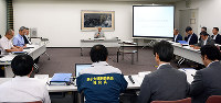 大飯原発３、４号機について話し合った福井県原子力安全専門委員会＝福井県庁で、岸川弘明撮影
