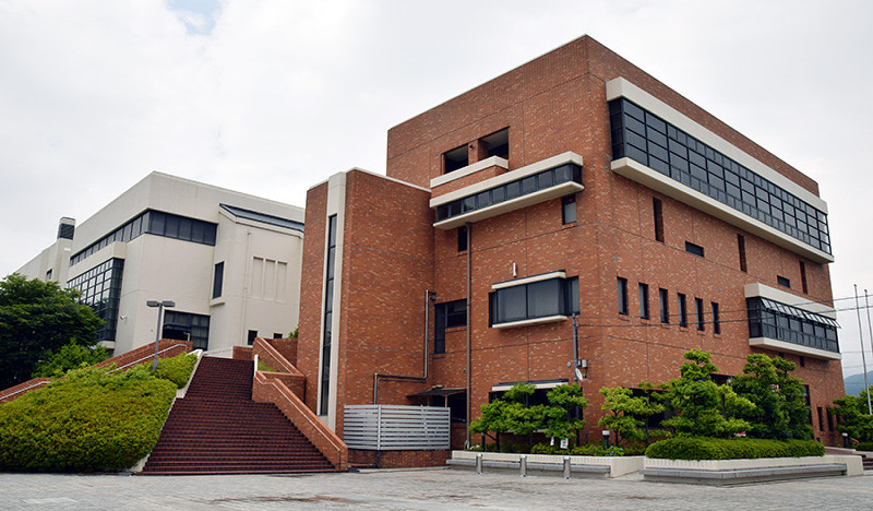 大規模改修される天理市総合体育館=奈良県天理市で、熊谷仁志撮影