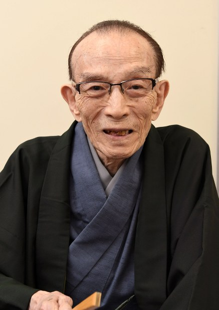 桂歌丸さん：酸素吸入器付け高座復帰「はいえんな騒ぎに」 | 毎日新聞