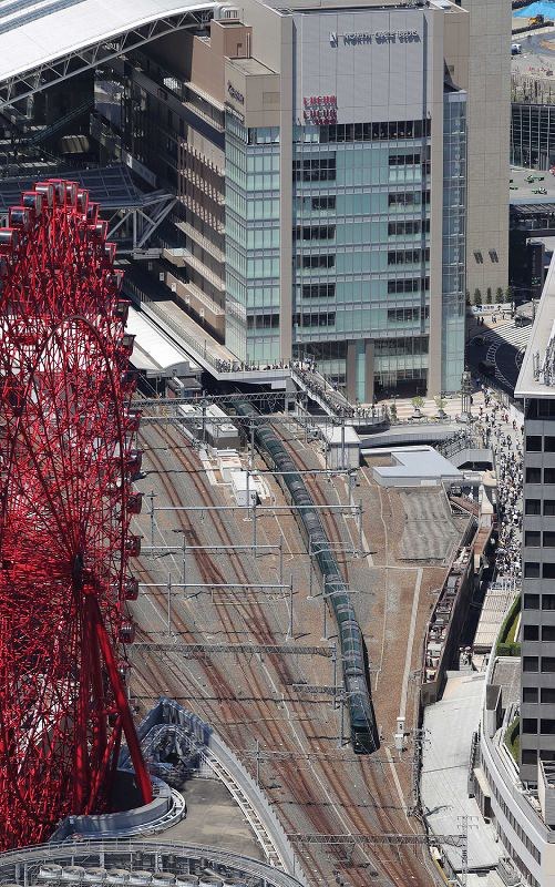 豪華寝台列車：「瑞風」運行開始 鉄道ファンら見送る [写真特集14/11