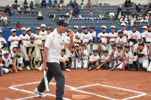 野球教室 王貞治さんが打撃の極意を伝授 往年の名選手が指導 小学生２００人参加 山口きらら博記念公園 山口 毎日新聞