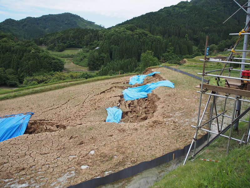 地割れ 第354号（2024/1/9発行）地割れ / アップコン株式会社