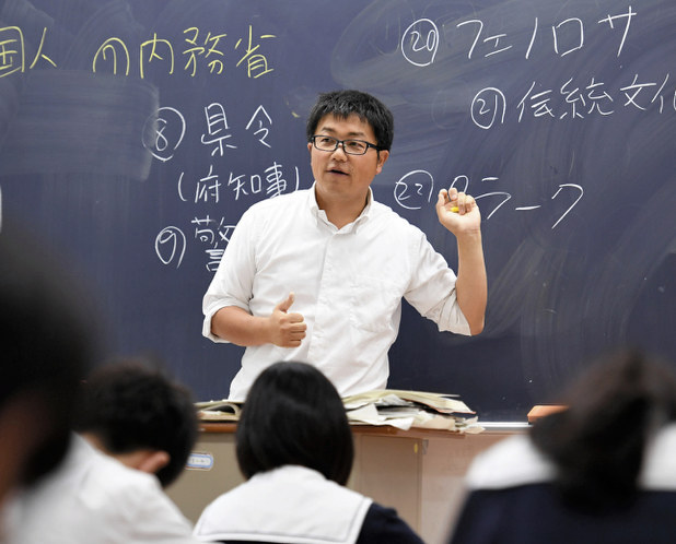 「理想の授業は落語のように」と語る八木先生だが、たまには滑ることもある