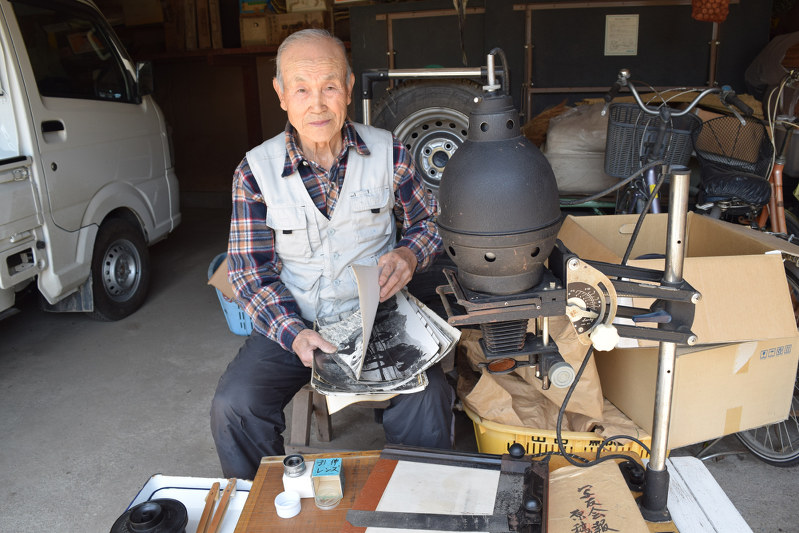 写真器材 発見 高価で手間ひま １９５０年代前半ごろ使用 山田の佐々木さん懐かしげ 岩手 毎日新聞