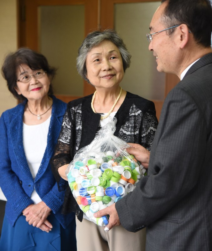 タウンたうん ペットボトルキャップを寄贈 周南 山口 毎日新聞