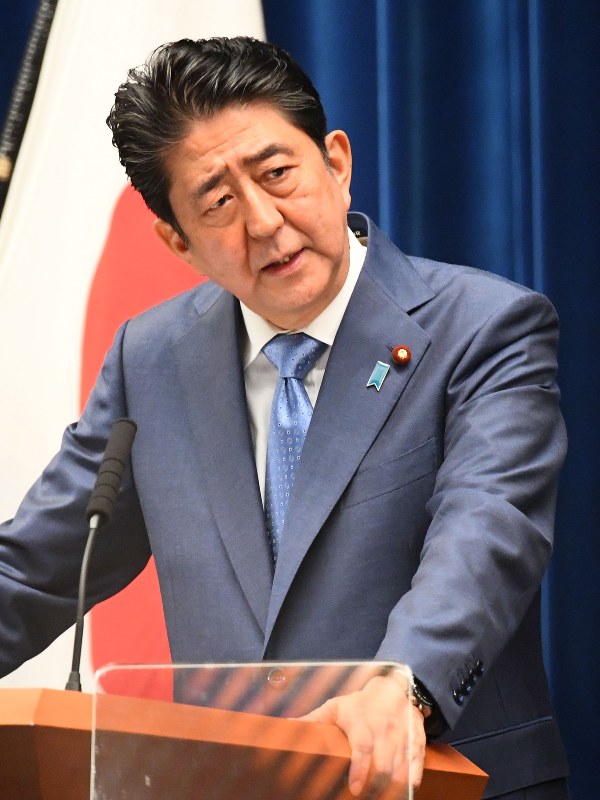 安倍首相は国会閉会後、加計学園問題について「丁寧に説明する」と言った=首相官邸で2017年6月19日午後6時38分、川田雅浩撮影