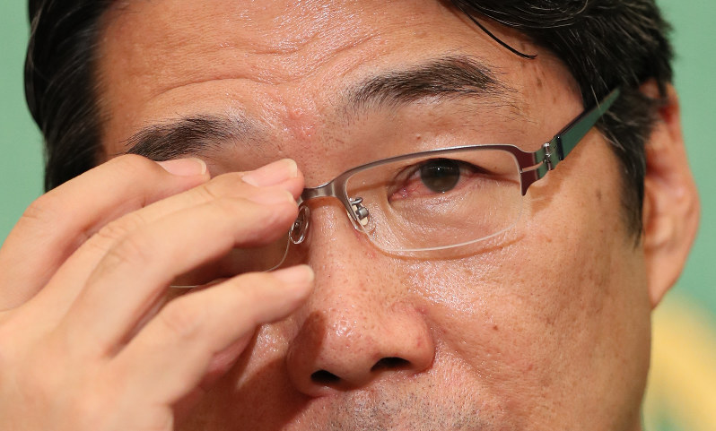 日本記者クラブで記者会見する文科省の前川喜平前事務次官=東京都千代田区で2017年6月23日午後6時4分、佐々木順一撮影