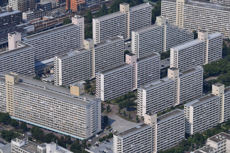 住民が減少し、高齢化も進む高島平団地=東京都板橋区で2017年6月23日、本社ヘリから手塚耕一郎撮影
