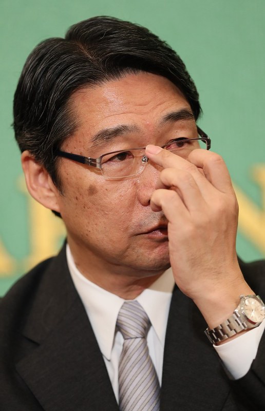 日本記者クラブで記者会見する文科省の前川喜平前事務次官=東京都千代田区で2017年6月23日午後5時54分、佐々木順一撮影