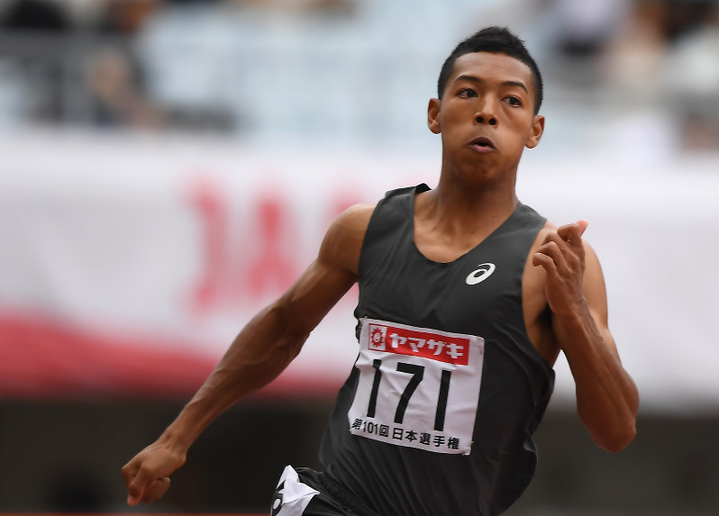 男子200メートルで初優勝し、100メートルとの2冠を達成したサニブラウン・ハキーム=大阪・ヤンマースタジアム長居で25日、久保玲撮影
