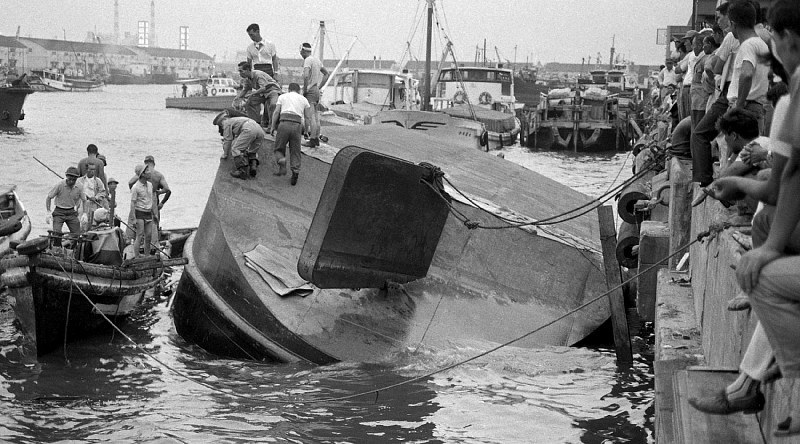 【ワンオフ】HO　完成品　艀　はしけ　バージ　船　ストラクチャー　サルベージ ワンオフ】HO 完成品 艀 はしけ バージ 船 ストラクチャー サルベージ