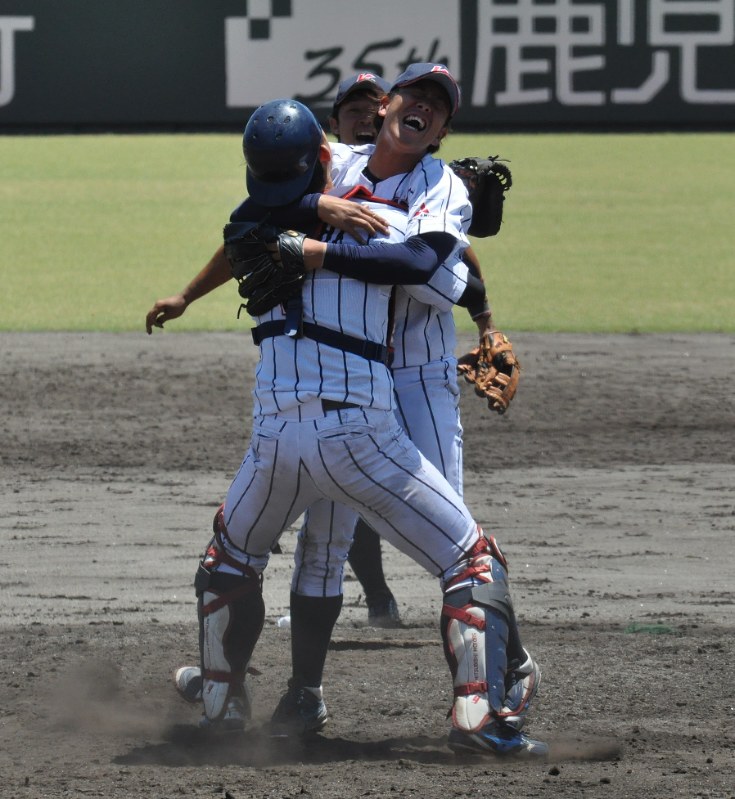 本大会出場の原動力となった谷川投手と林捕手のバッテリー。東京ドームでも快投が期待される