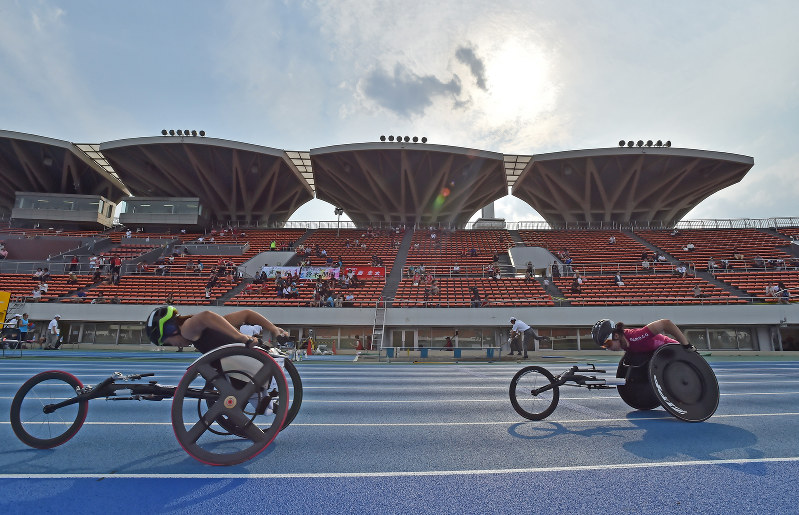 空席が目立った第28回日本パラ陸上競技選手権大会の1日目=宮間俊樹撮影