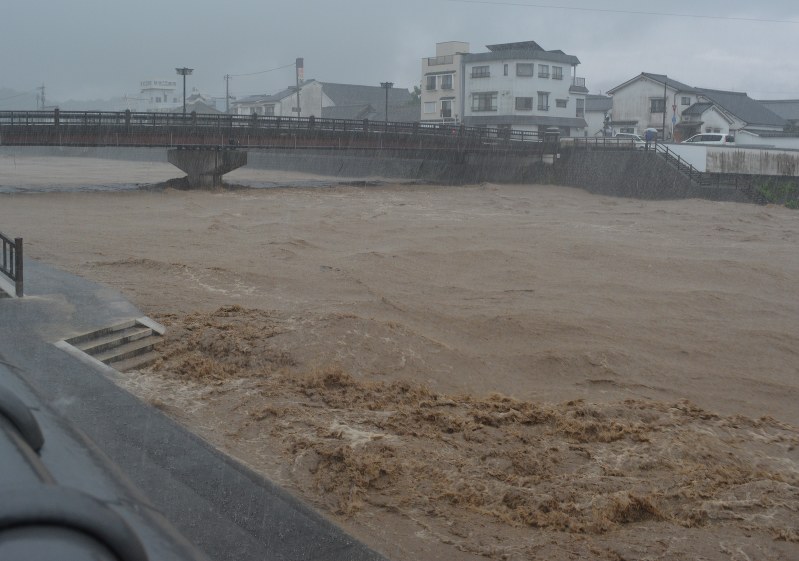 One dead, 27000 flee homes in Japan storm One dead, 27000 flee homes in Japan storm