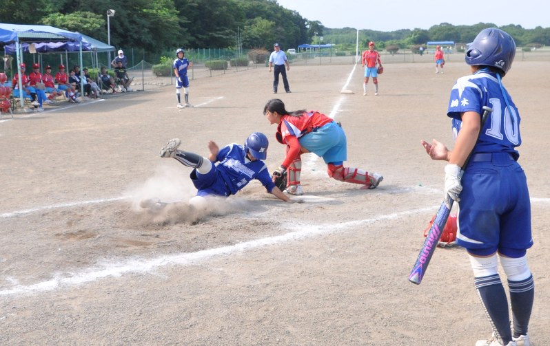 1点を争う好ゲームとなった決勝戦=宇都宮市の柳田緑地で