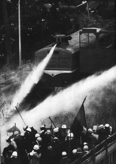 報道写真家：三留理男さんから写真寄贈 [写真特集9/30] | 毎日新聞