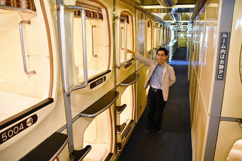 関西発 はじまりの物語 ニュージャパン観光 カプセルホテル 疲れ癒やす 宇宙船 毎日新聞