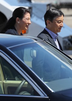 秋田に向けて出発される皇太子ご夫妻＝羽田空港で２０１７年７月１１日午前９時４５分、佐々木順一撮影