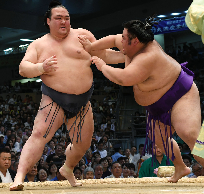 大相撲名古屋場所：稀勢の里に初日 日馬富士は2連敗 | 毎日新聞