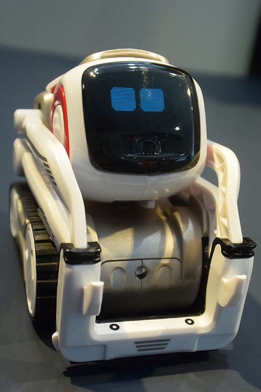 COZMO コズモ ロボット タカラトミー やんちゃでかしこい、あいぼう。 タカラトミー：「やんちゃ」なAIロボットを発売 | 毎日新聞