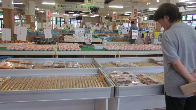 普段の4割ほどの出荷で再開した道の駅原鶴の直売所