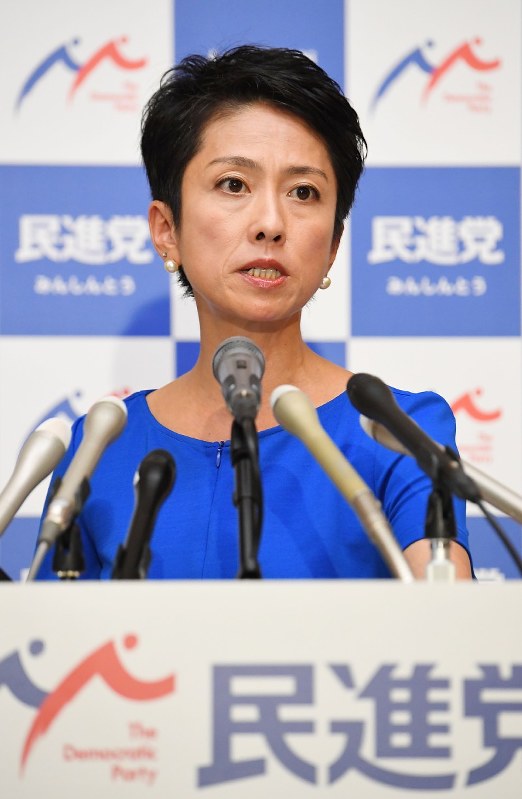 記者会見で日本と台湾の「二重国籍」問題への対応について答える民進党の蓮舫代表=国会内で2017年7月13日午後3時4分、川田雅浩撮影
