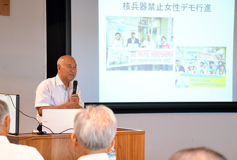 ニューヨークでの署名やデモ行進などの活動を報告する大中伸一さん=広島市中区で、竹内麻子撮影