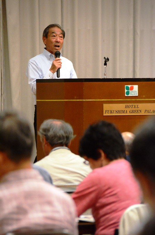 避難指示解除後の課題を報告する議員=福島市で