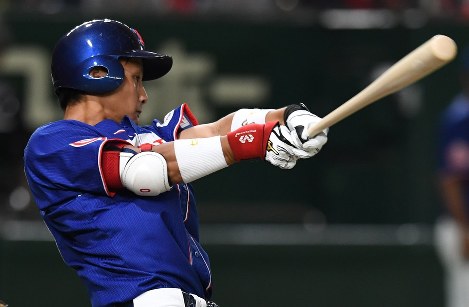 【高松市（ＪＲ四国）－狭山市（ホンダ）】三回表狭山市１死一、二塁、木浪が右越えに先制の３点本塁打を放つ＝東京ドームで２０１７年７月１６日、渡部直樹撮影