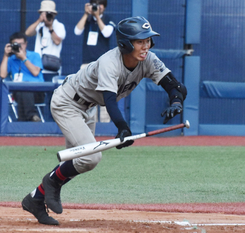 【中越-五泉】延長十一回中越1死一、三塁、河村のスクイズで勝ち越し=新潟市中央区のハードオフエコスタジアム
