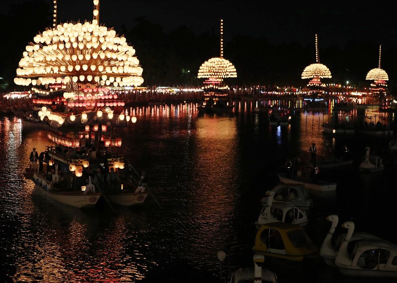 尾張津島天王祭：水面に灯揺れ 宵祭に21万人 | 毎日新聞