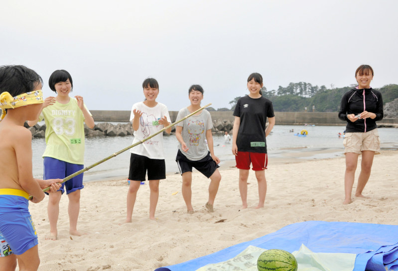 ボランティア 福島の子に楽しい夏を 海遊びや収穫 京都 毎日新聞