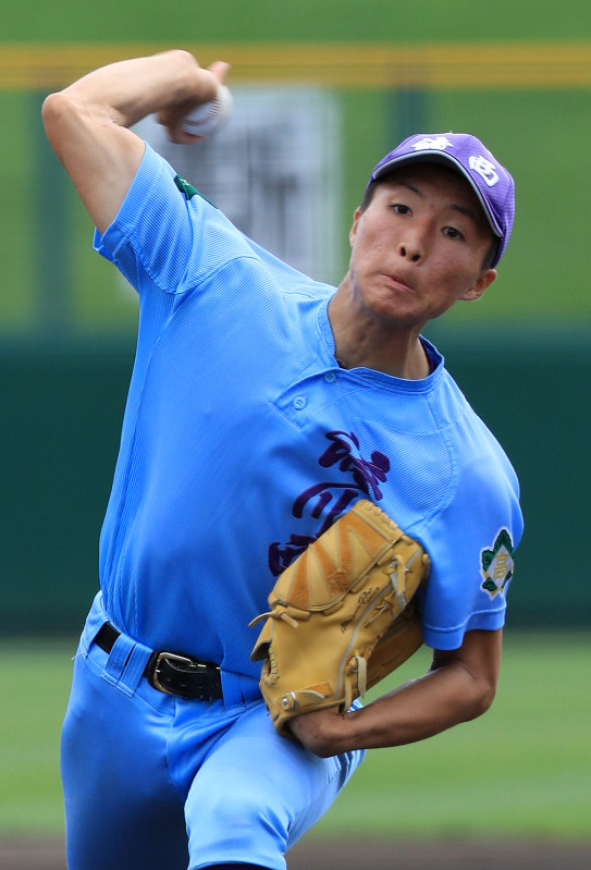 4試合を完投した滝川西の鈴木愛斗投手=旭川スタルヒン球場で