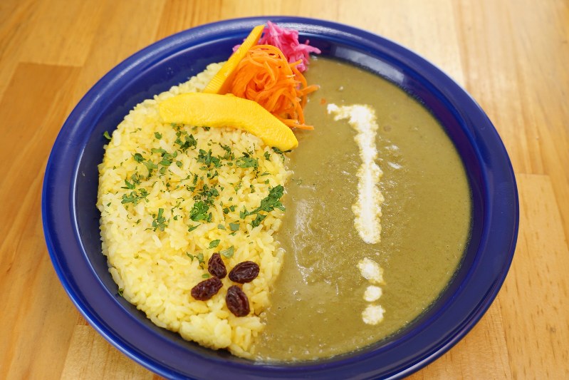 「グリーンピースのカレー」720円(税別、以下同)。月替わりカレーの中の一品で、リゾットの位置づけで提供するごはんメニュー