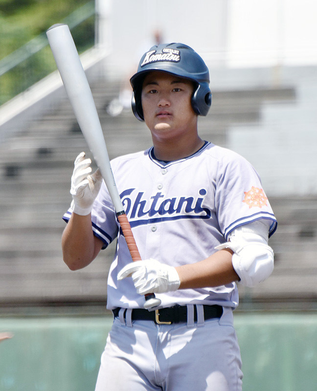 小松大谷の柴山大輝三塁手=金沢市の県立野球場で、日向梓撮影