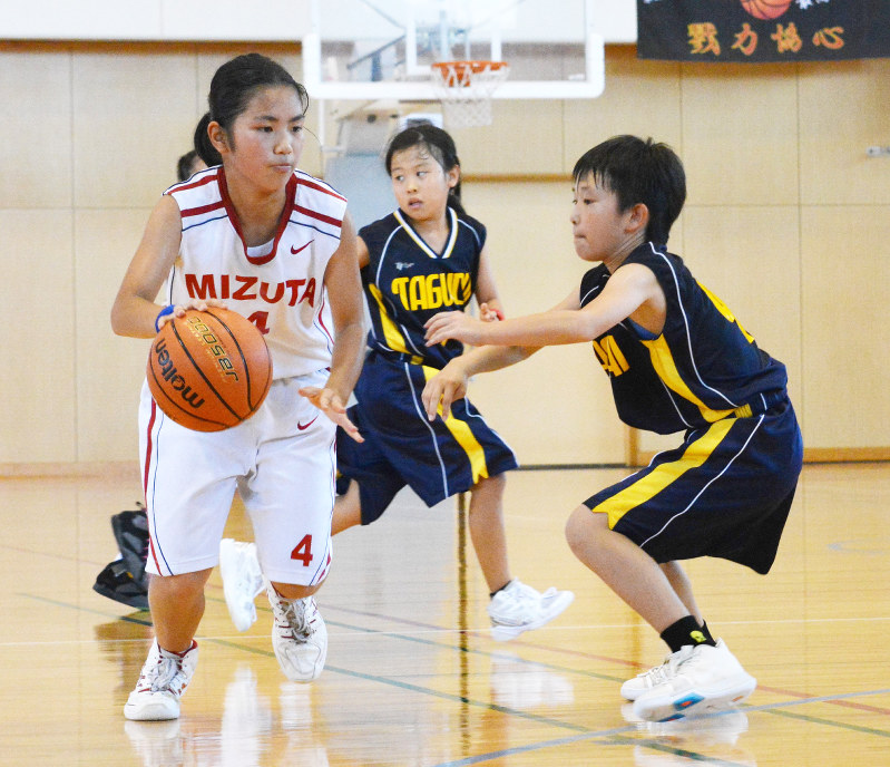 バスケットボール 水田カップミニ大会 １６チームが熱戦 福岡 毎日新聞