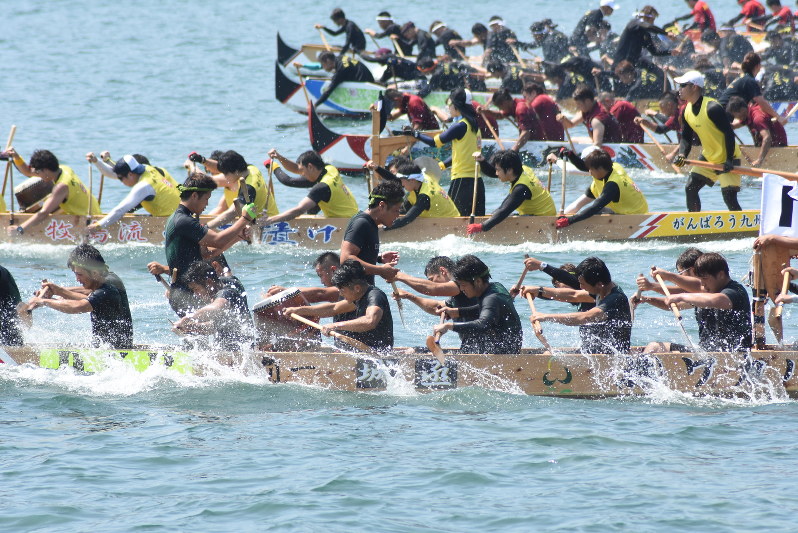 長崎ペーロン選手権 一般対抗 ５年ぶり３回目 磯風漕友会がｖ 土井首 わずかに届かず 長崎 毎日新聞