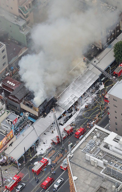 築地火事 木造密集地 5棟焼く けが人なし 写真特集12 13 毎日新聞