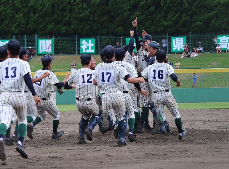 夏の高校野球：全49校 代表決定の瞬間 [写真特集8/49] 毎日新聞