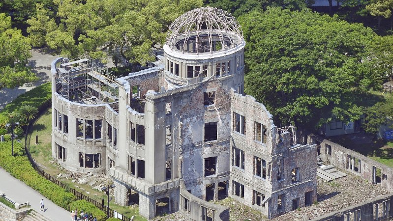 広島市の平和記念公園の対岸にある原爆ドーム