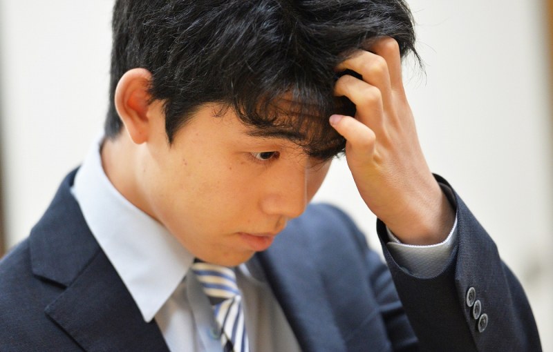 王将戦１次予選決勝で菅井竜也七段に敗れた藤井聡太四段＝大阪市福島区で２０１７年８月４日午後３時５０分、大西岳彦撮影